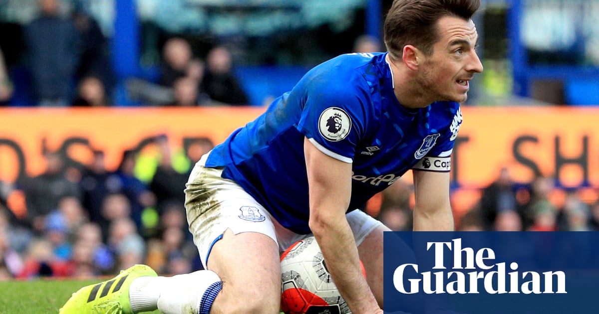 Everton offer Leighton Baines one-year contract to remain at Goodison Park
