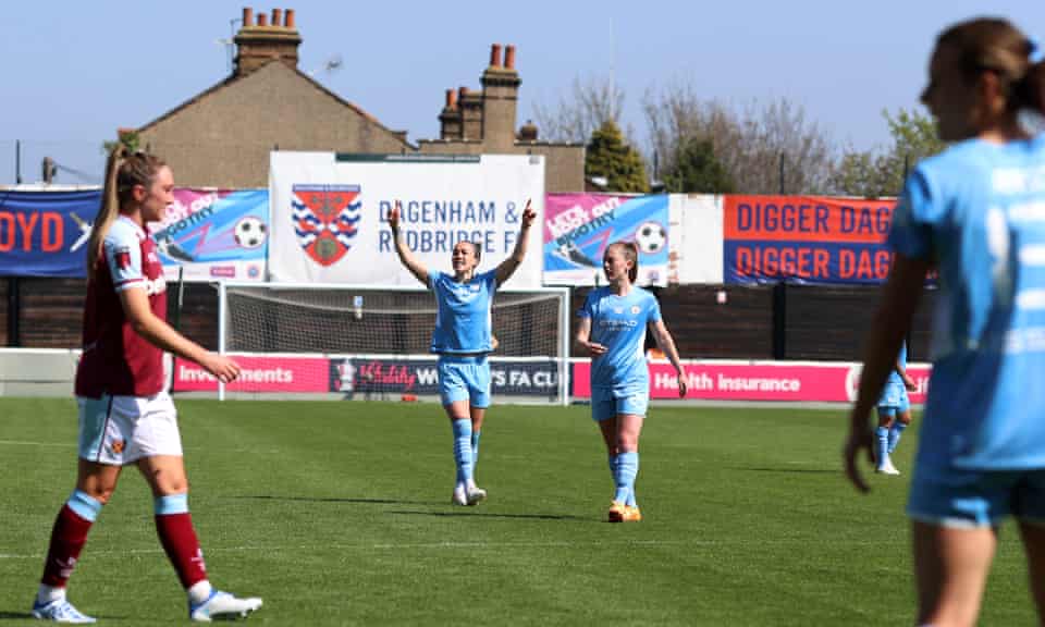 Lucy Bronze shouts instructions to her Manchester City team-mates.