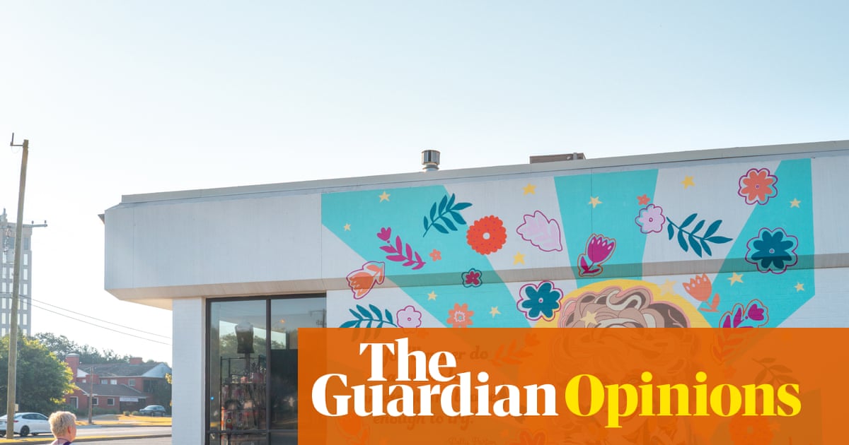 Dolly Parton was the polar opposite of our bullying president | Robert Reich