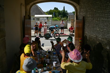 The residents of Caen enjoy a picnic as Cees Bol rides by.