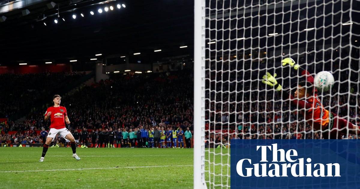 Daniel James gives nervy Manchester United shootout win against Rochdale