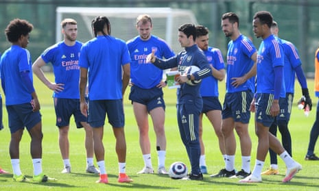 Mikel Arteta, the Arsenal manager, talks to his players at training in St Albans.