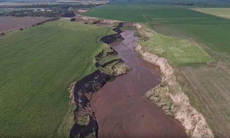This river appeared suddenly in 2015 - aerial video