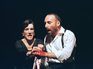Sher as Macbeth with Harriet Walter as Lady Macbeth in Gregory Doran’s RSC production in Stratford in 1999.