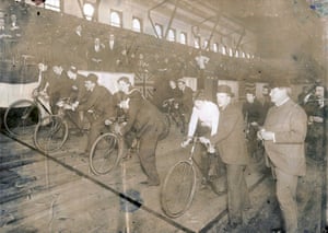 The opening lineup of a race in Chicago on 2 March, 1896