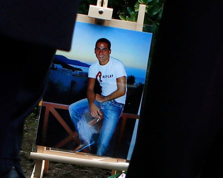 Uma fotografia de Ilan Halimi em um cavalete