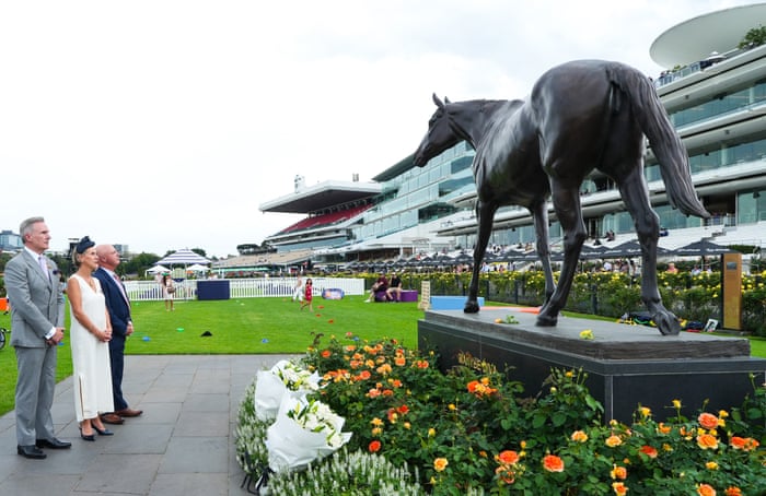 More than a champion': Australian racehorse Makybe Diva dies aged 26 | Horse racing | The Guardian
