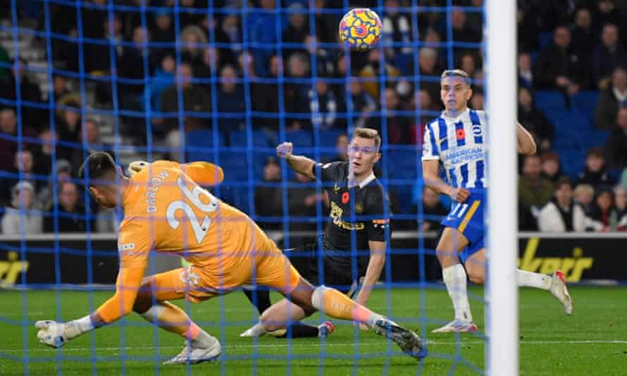 Brighton &amp; Hove Albion’s Leandro Trossard shoots at goal.