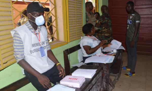 Guinea Votes On Law That Could Let President Stay On For 12 More Years World News The Guardian