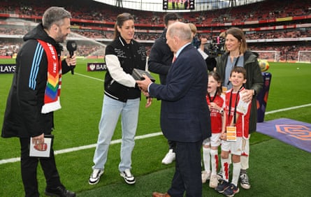 Jen Beattie is presented with an award by Vic Akers in February 2024 to commemorate her time at Arsenal.
