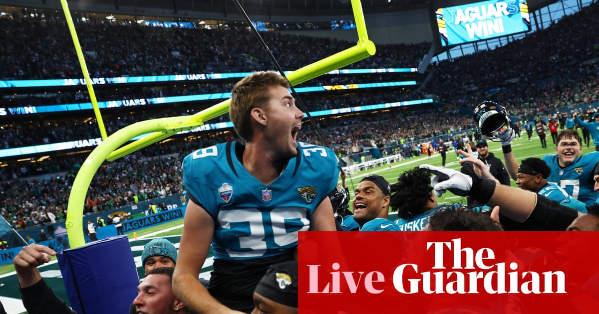 Jaguars stun Eagles in wild finish; Bears v Packers, Raiders v Patriots: NFL week five – live