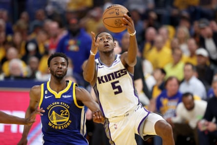 Sacramento’s De’Aaron Fox scored 26 points as the Kings staved off elimination on Friday night against the Warriors.