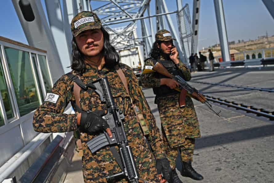 Taliban security at the Afghanistan-Uzbekistan border.