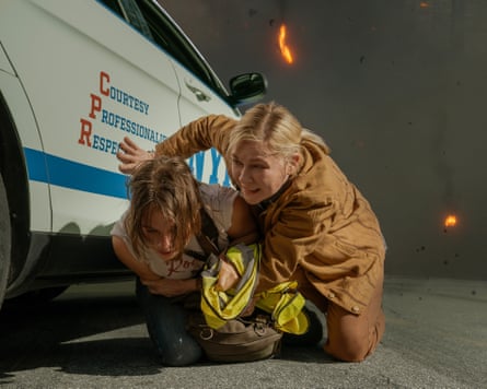 Cailee Spaeny and Kirsten Dunst in Alex Garland’s 2024 film Civil War.