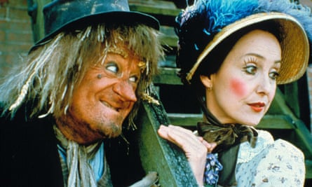 Una Stubbs with John Pertwee in Worzel Gummidge