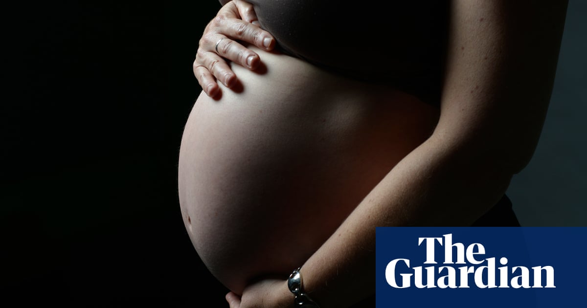 Pregnant women increasingly left out of pocket by Medicare antenatal consultations, doctors say