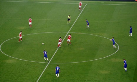 Arsenal kick off.