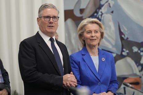 Keir Starmer and Ursula von der Leyen, president of the European Commission, at the EPC summit.