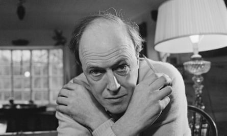 Roald Dahl (1916-1990), pictured December 1971. 