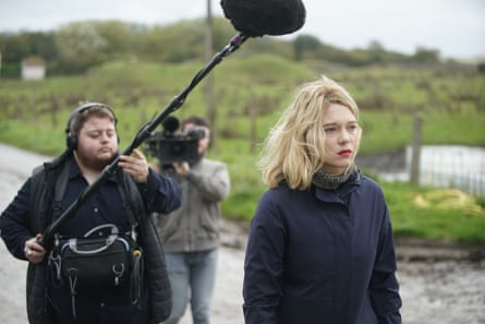 France review – Léa Seydoux provides firm anchor for unsteady media satire, Cannes 2021