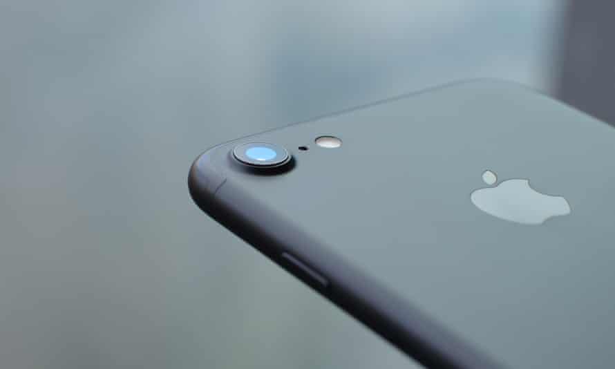 32gb Iphone 7 Significantly Slower Than More Expensive Versions Tests Show Iphone 7 The Guardian