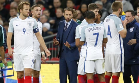 Gareth Southgate talking to his England players during the win over Slovenia.