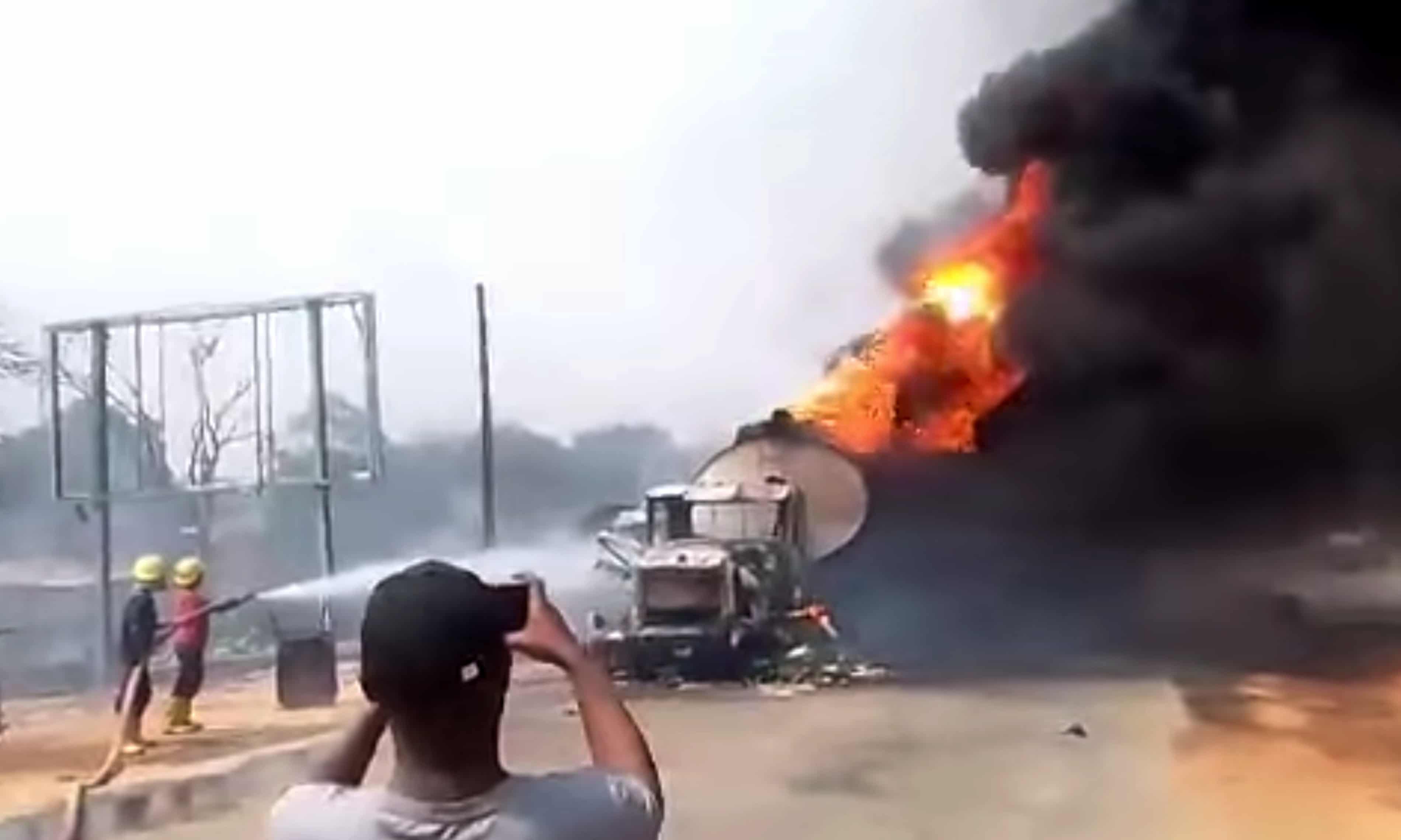 Seventy killed in central Nigeria after fuel tanker flips over and explodes (theguardian.com)