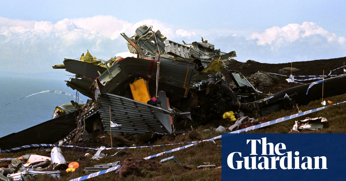 Relatives of 1994 Chinook crash victims initiate legal action against MoD