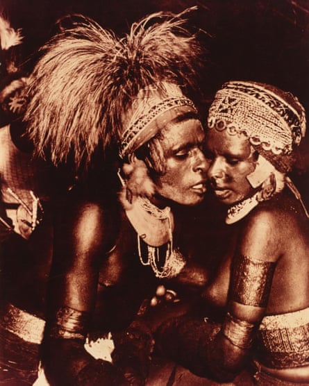 Historical photos from Papua New Guinea deleted by Facebook. Kukim nus 1950