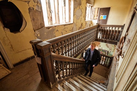 DePree walking up the stairs of Hopwood House