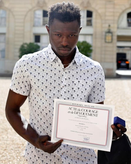 Mamoudou Gassama with a certificate of courage and dedication at the Élysée Palace.