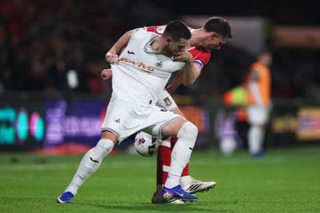 Zan Vipotnik is challenged by Dominic Hyam.