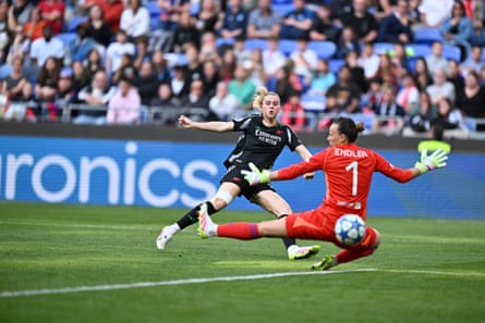 Alessia Russo scores for Arsenal against Lyon.