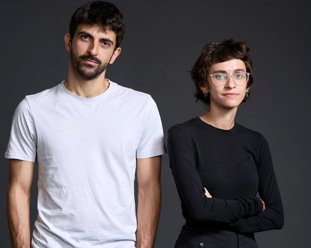 Los directores Yuval Abraham y Rachel Szor fotografiados en Venecia