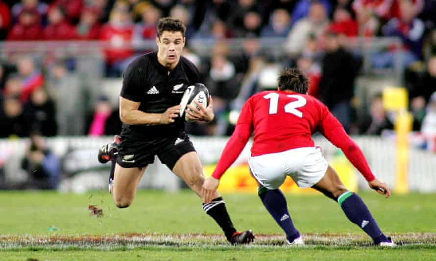 Dan Carter takes on Gavin Henson during the second Lions Test in 2005