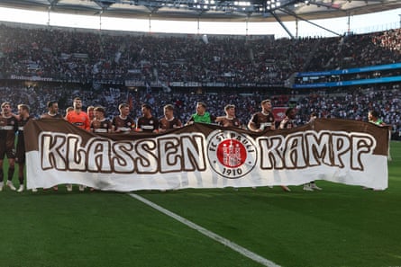 St Pauli players hold up a banner at Frankfurt that reads ‘class struggle’.