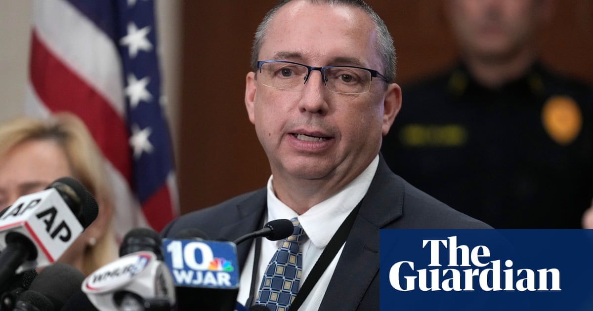 Maine official ‘more and more concerned’ as hunt for shootings suspect continues – video