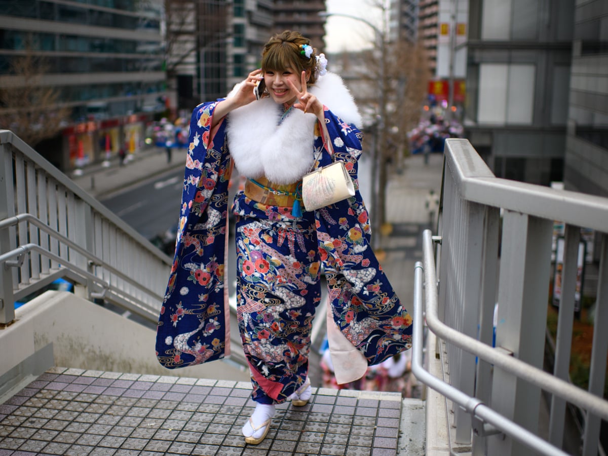 Credit Cards But No Sake Japan Lowers Age Of Adulthood From 20 To 18 Japan The Guardian Japanese Young Fashion 2022