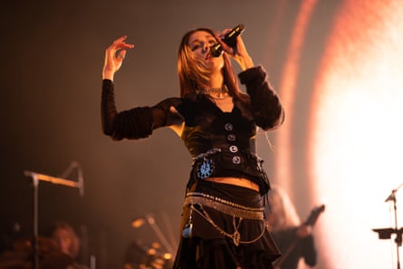 Singer Caroline Polachek performing live.