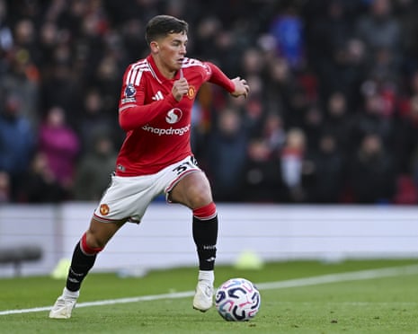 Shea Lacey of Manchester United dribbles the ball during a Premier League match