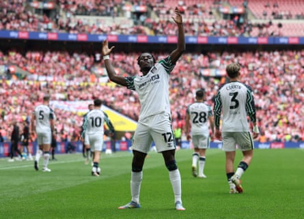 Eliezer Mayenda celebrates scoring the equaliser for Sunderland