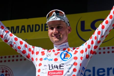 Tim Wellens (UAE Team Emirates-XRG) will wear the polka-dot jersey today.
