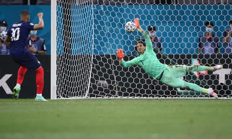 Yann Sommer saves Kylian Mbappé’s penalty.