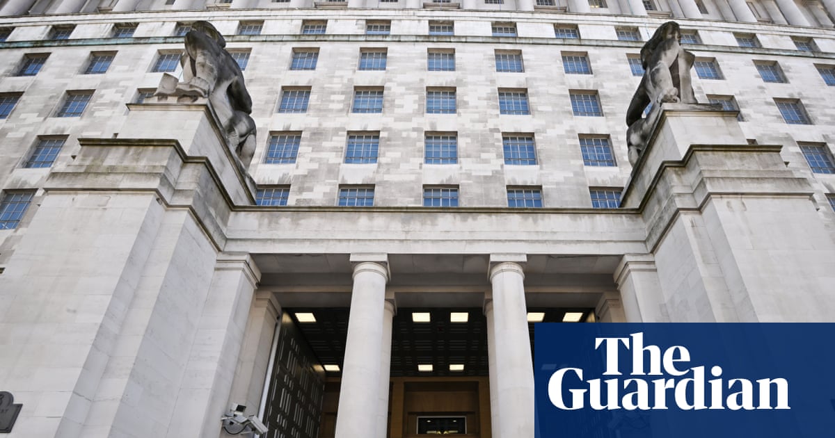 Chinese spies use LinkedIn to target UK officials and military staff