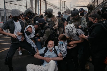 Protesters clash with federal agents