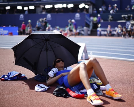 An athlete protects herself from the sun at the European Athletics Championships Birmingham 2026, in Birmingham, Britain.