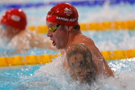 Ο Adam Ramsay-Peaty αγωνίζεται στον δεύτερο ημιτελικό των 100 μέτρων πρόσθιο ανδρών.