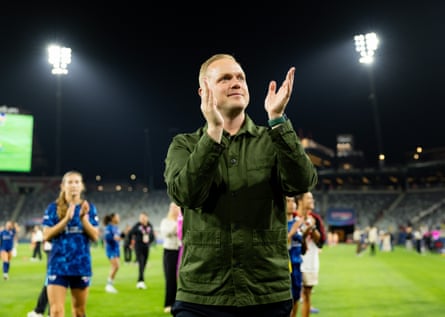 Jonas Eidevall applauds fans