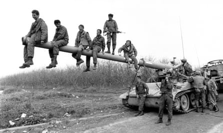 Israeli soldiers on the barrel of a tank during the 1982 conflict