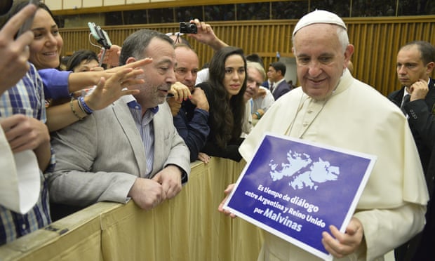 Pope Francis holds a placard calling for talks over Falklands between Argentina and Britain